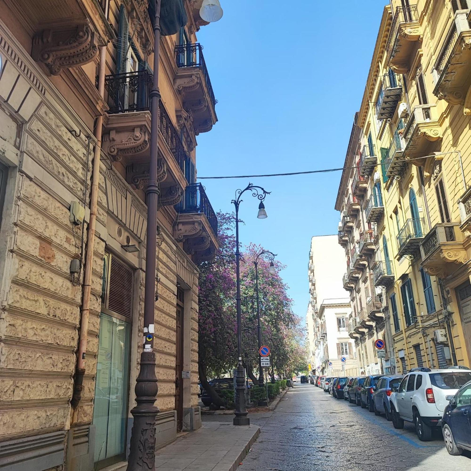 Casa Vacanze Da Ruggero Al Massimo Palermo Exteriör bild