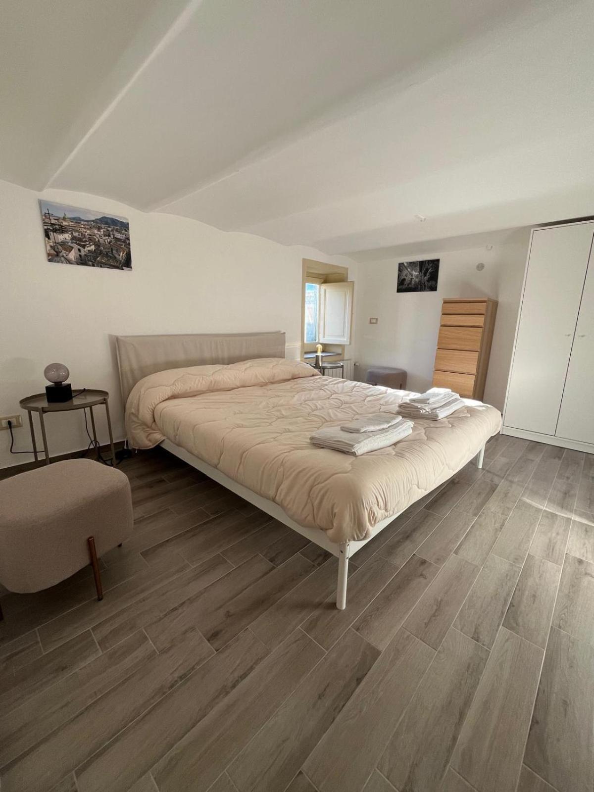 Casa Vacanze Da Ruggero Al Massimo Palermo Exteriör bild