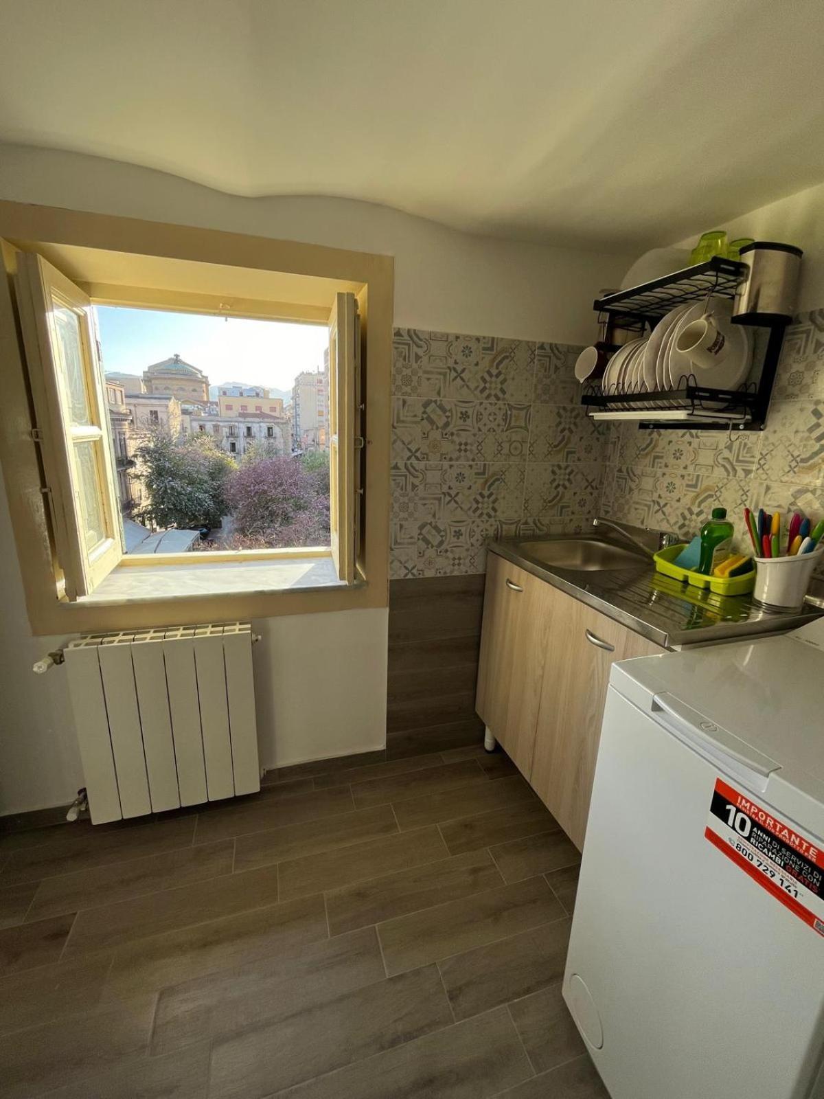 Casa Vacanze Da Ruggero Al Massimo Palermo Exteriör bild