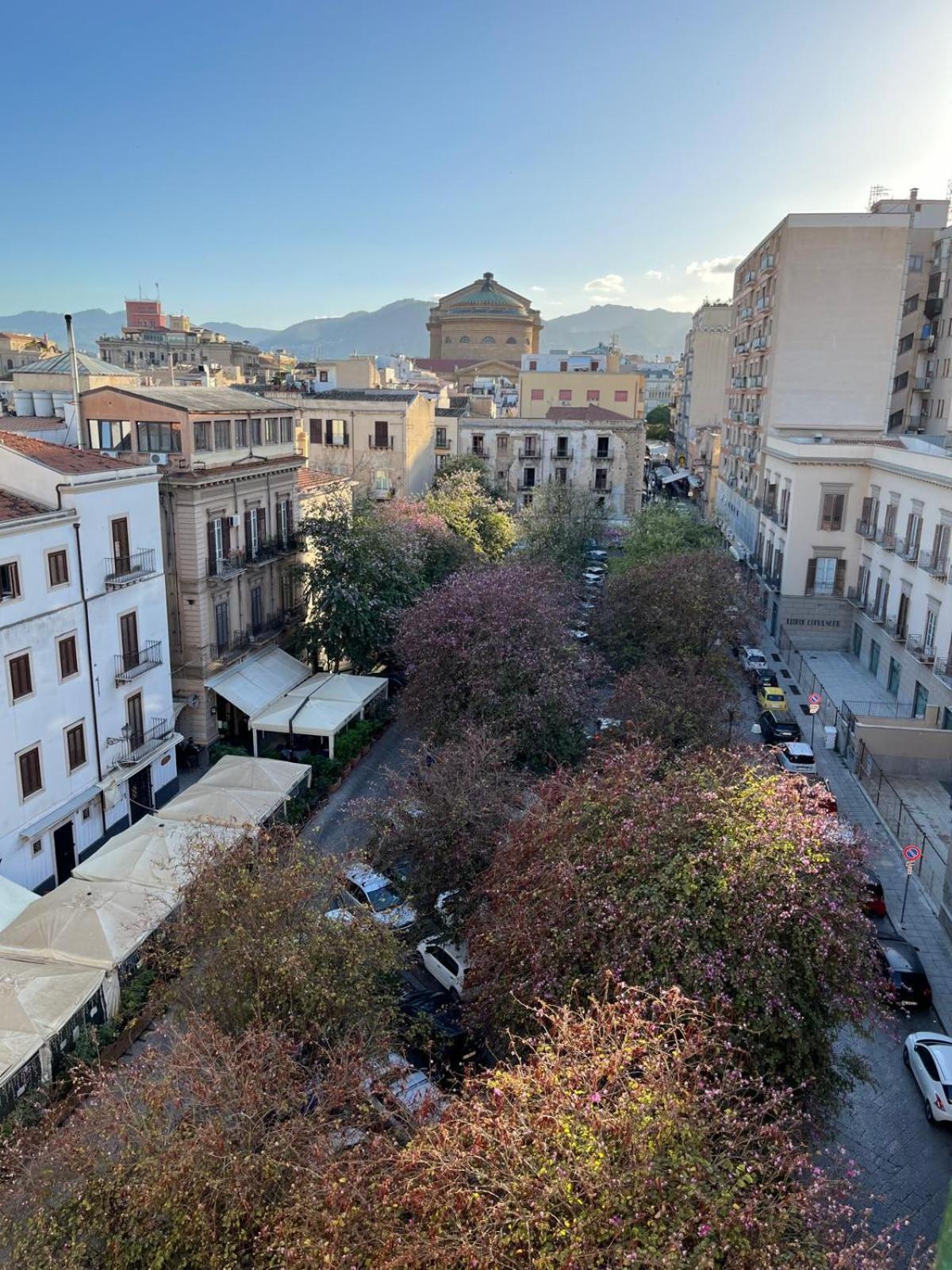 Casa Vacanze Da Ruggero Al Massimo Palermo Exteriör bild